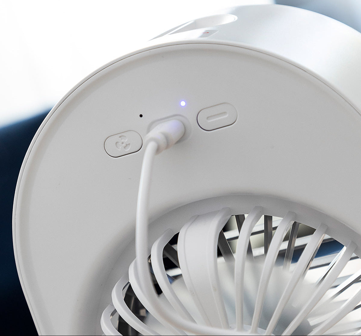 Mini-Climatiseur Humidificateur à Ultrasons Koolizer InnovaGoods avec LED – Portable, Silencieux, 3 Vitesses - Fondaxia